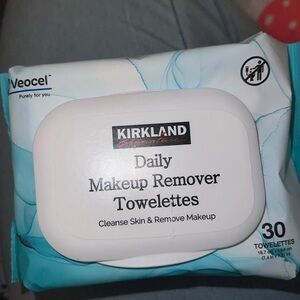 Daily Makeup Remover Towelettes